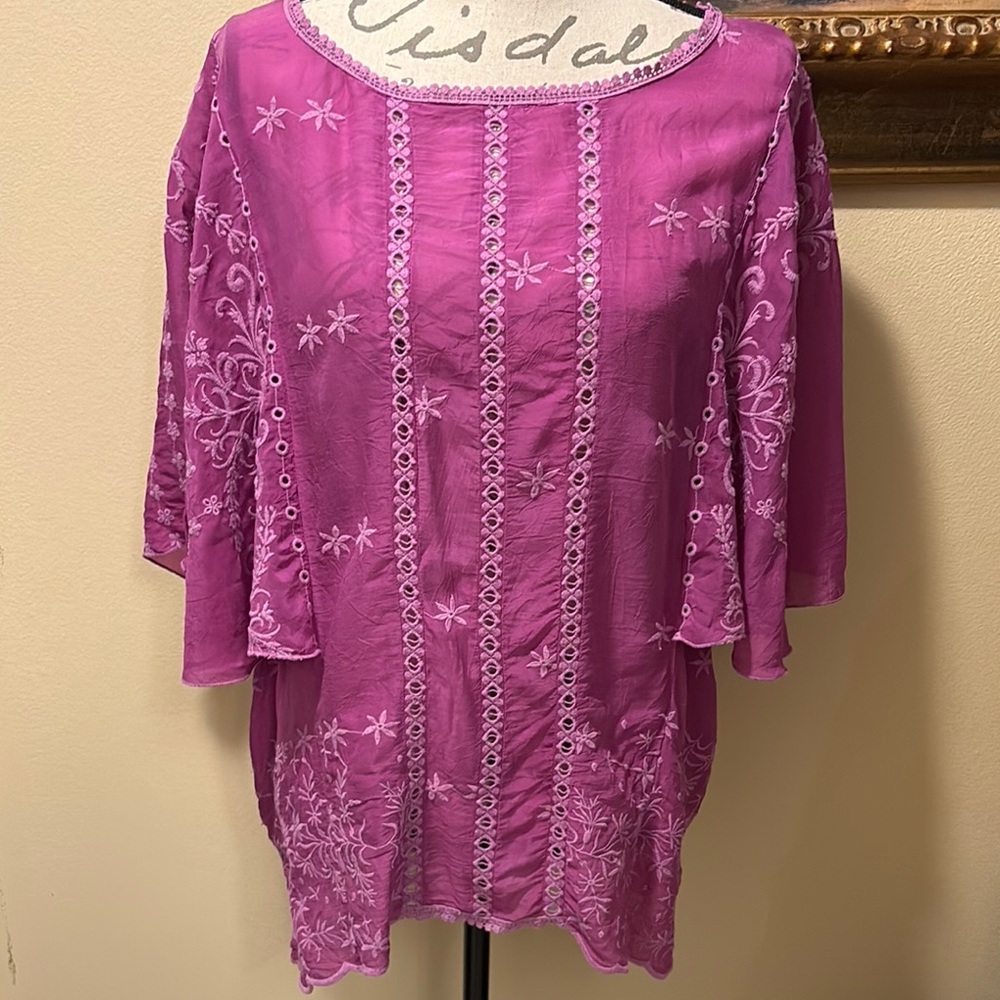 LAST DAY 💕Johnny Was Pink Bell Sleeve Embroidered and scallop hem Details